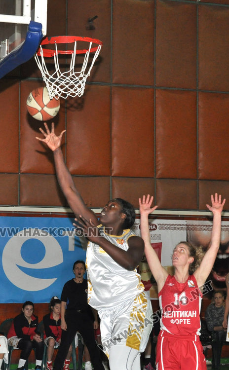 "Хасково-2012" размаза у дома "Септември-97"  със 142 на 58