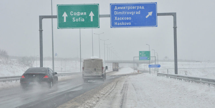 Оранжев код за опасно време във вторник, чакат ни минус 9 през деня