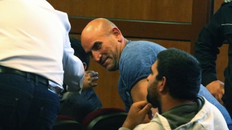 Ценко Чоков и синът му излизат на свобода