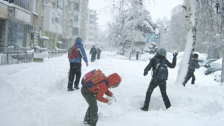 Възможно е ученическата ваканция да продължи до края на седмицата