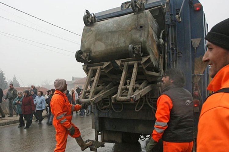 Община Хасково търси фирма-чистач на селата за 2.35 млн. 