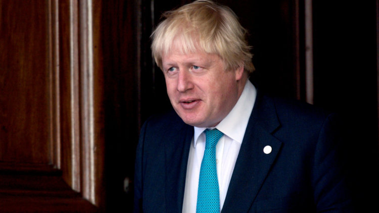 Борис Джонсън разговаря с екипа на Тръмп