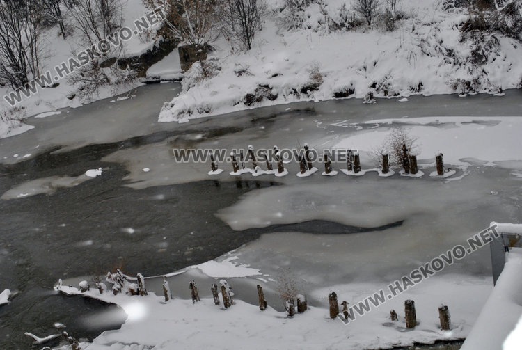 Ледоход по река Марица край Димитровград
