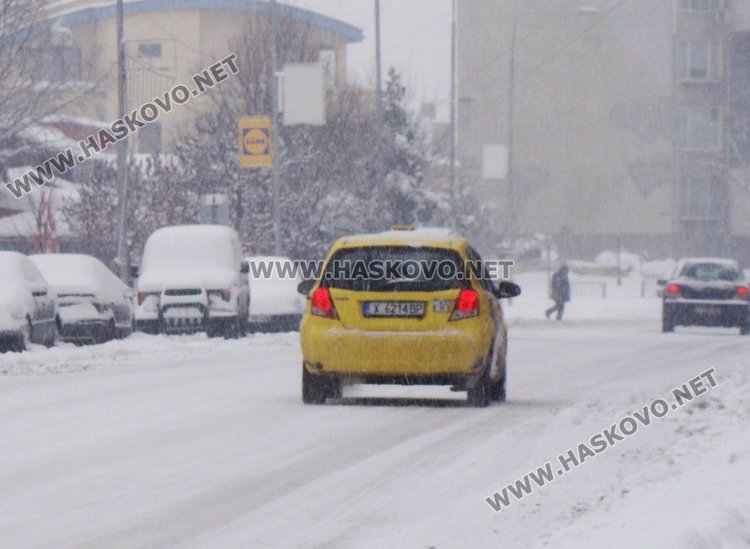 Таксиметровите услуги в Димитровград поскъпнаха заради снега