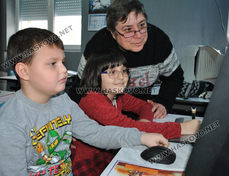 Гергана Пенкова и ръководителят на школата Людмила Стайкова