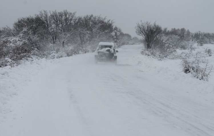 ТИР е закъсал по пътя за Хасково, пътищата в общината проходими при зимни условия