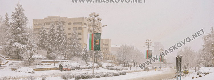 Обилен снеговалеж, задължително с вериги в цялата Смолянска област