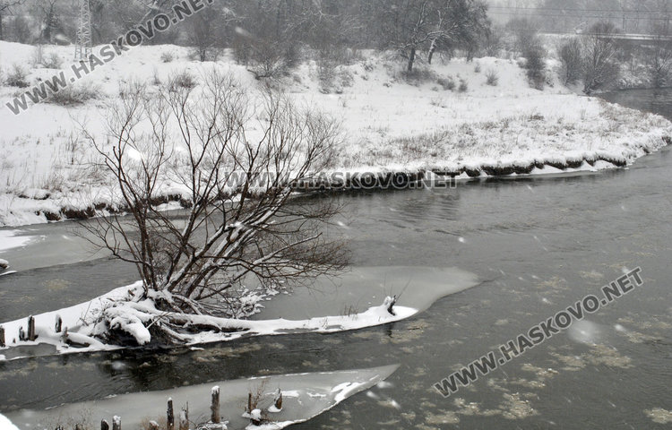 Ледоход по река Марица край Димитровград