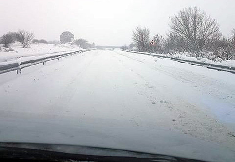 Затварят пътя Симеоновград-Гълъбово заради закъсали камиони
