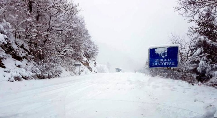 Зимна обстановка в цялата Смолянска област, новият сняг надхвърля 40 см на места