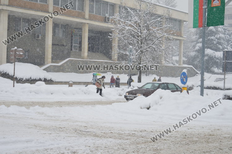 Учебните заведения в Смолян учат от утре-12 януари