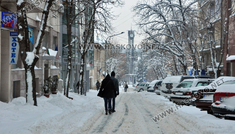 Хасково в бяло, вижте как изглежда градът тази сутрин (галерия)
