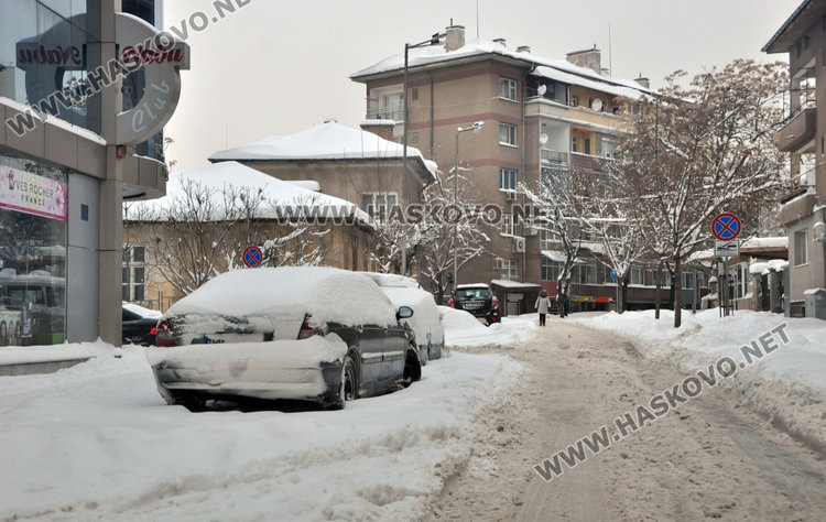 Хасково в бяло, вижте как изглежда градът тази сутрин (галерия)