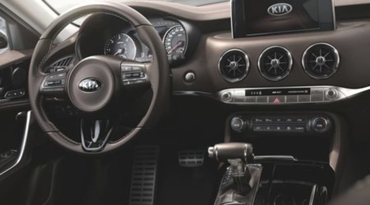 "Киа" показа най-бързия и луксозен модел в своята история