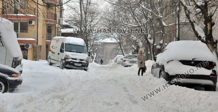Хасково в бяло, вижте как изглежда градът тази сутрин (галерия)