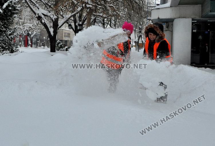 Хасково в бяло, вижте как изглежда градът тази сутрин (галерия)