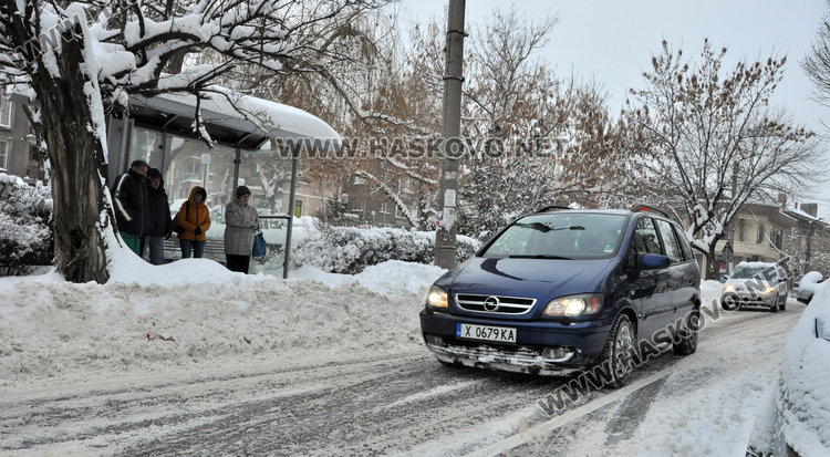 Хасково в бяло, вижте как изглежда градът тази сутрин (галерия)