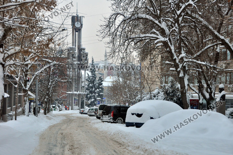 Хасково в бяло, вижте как изглежда градът тази сутрин (галерия)
