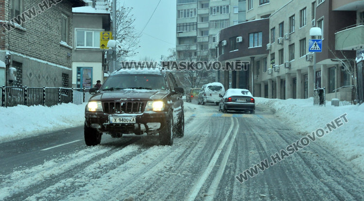 Хасково в бяло, вижте как изглежда градът тази сутрин (галерия)