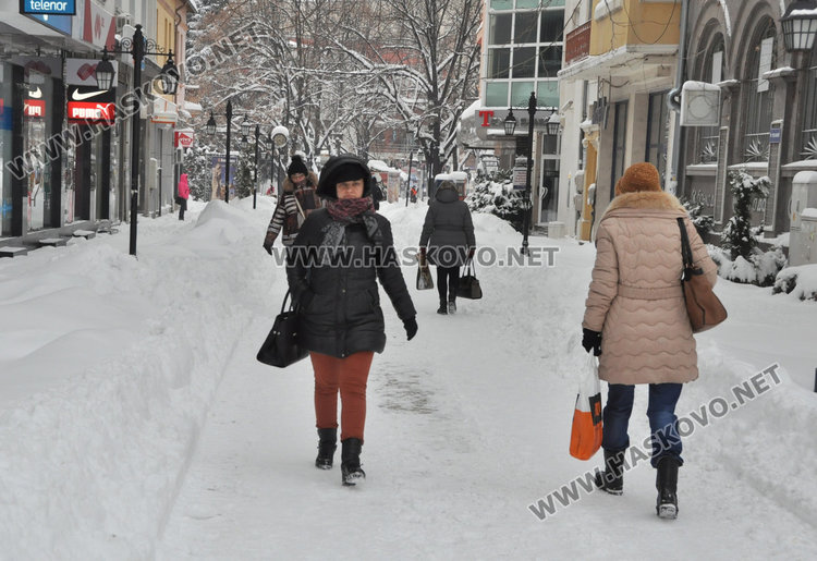 Хасково в бяло, вижте как изглежда градът тази сутрин (галерия)