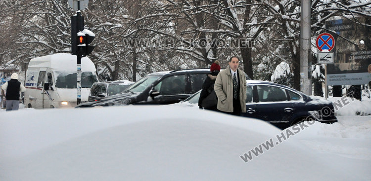 Хасково в бяло, вижте как изглежда градът тази сутрин (галерия)