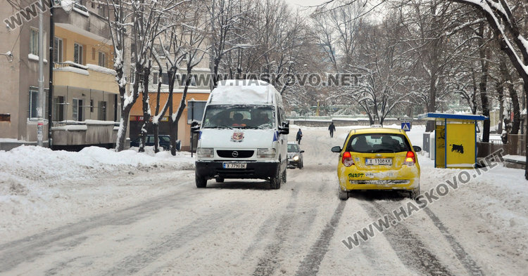 Хасково в бяло, вижте как изглежда градът тази сутрин (галерия)