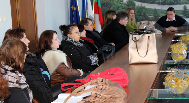 Общината призова директорите да пуснат парното в училищата от събота 