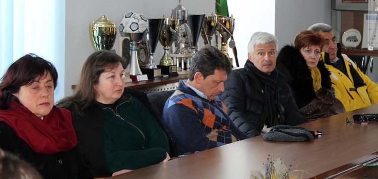 Общината призова директорите да пуснат парното в училищата от събота 