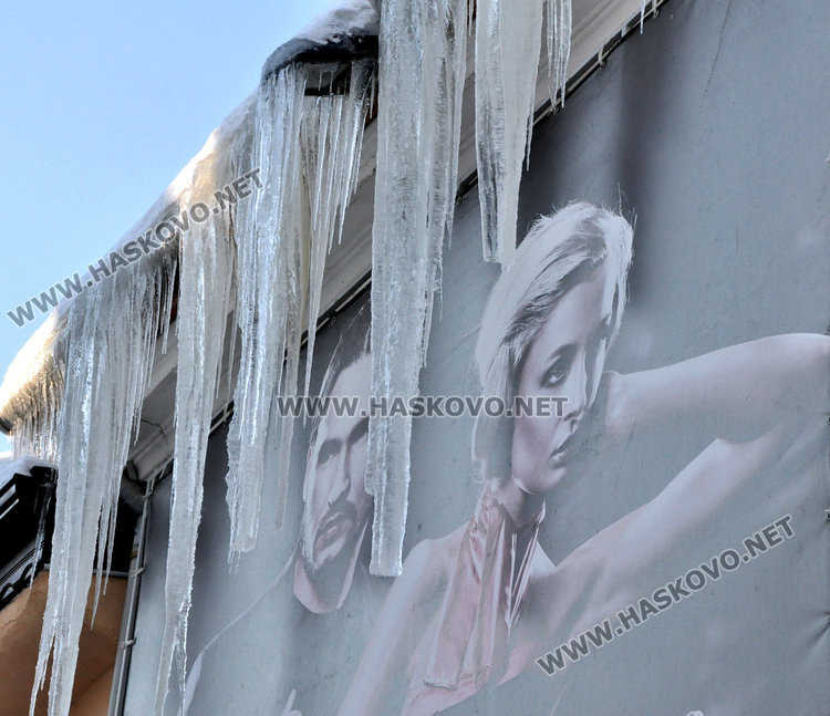 Хасковлия сам чисти ледените кинжали, след десетки сигнали на тел. 112 