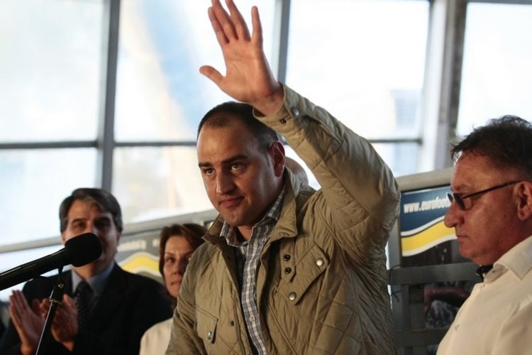 Петър Стойчев пак е шампион в ледени води