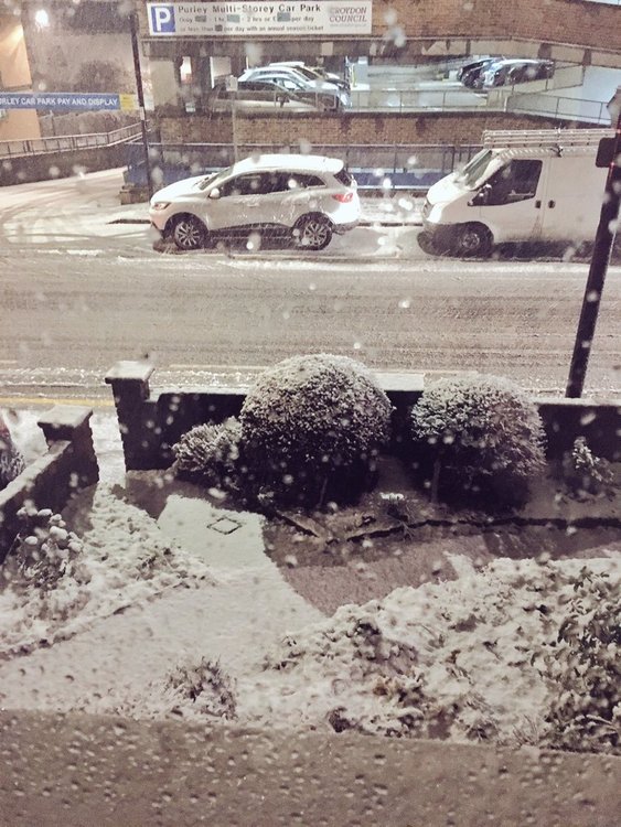 Снежна буря отменя десетки полети в Англия