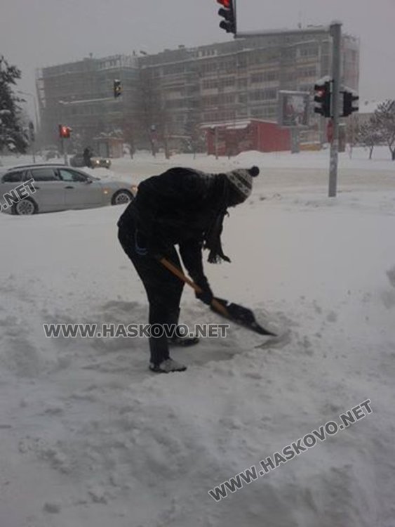 Бистра Вълчанова дава пример как димитровградчани да се справят със зимната обстановка