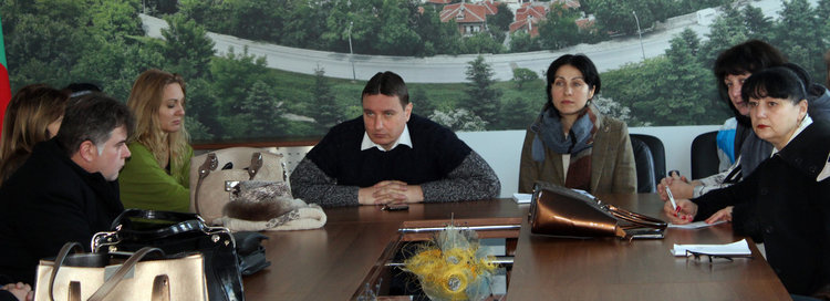 Общината призова директорите да пуснат парното в училищата от събота 