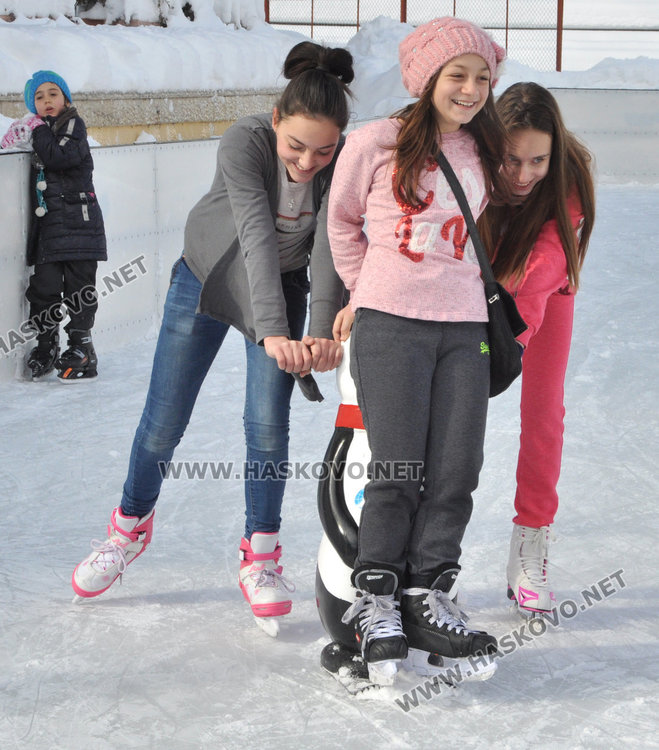 Слънцето се усмихна, ледената пързалка се напълни