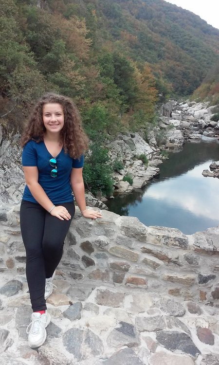 Радостина Никова печели награда с размишления за Яворов