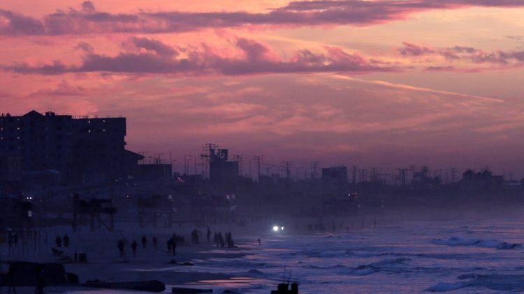 Режим на тока изведе 10 000 души на протест в Газа