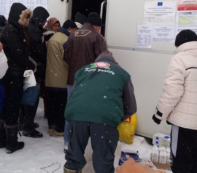 БЧК спира временно раздаването на помощи в три пункта