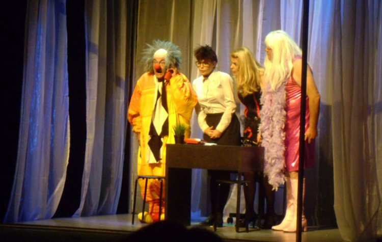 „Застреляй идиотите” на кърджалийска сцена