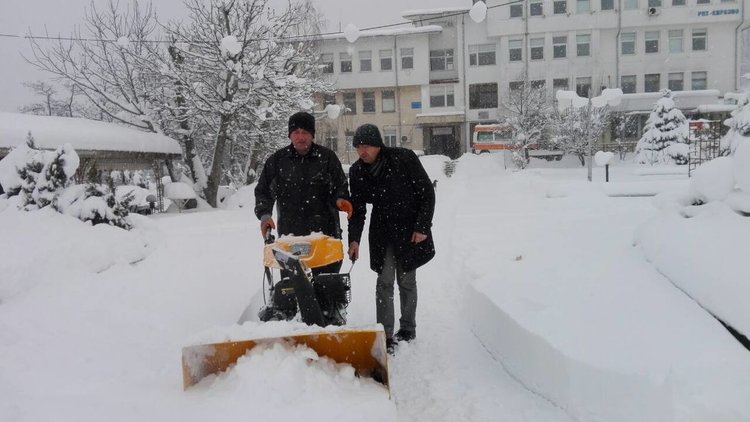 Община Кирково купи две мини роторни снегопочистващи машини