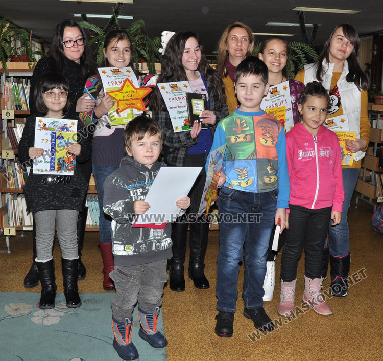 Първокласник чете през ден по книга, наградиха най-активните деца