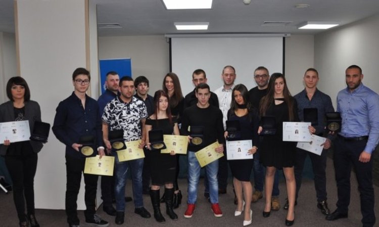 Федерацията ни по киокушин отличи герои от татамито