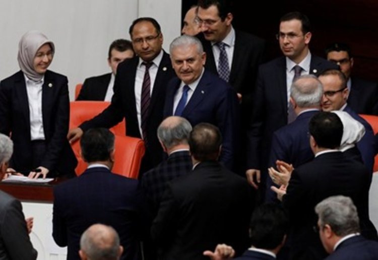 Турският парламент одобри петгодишен мандат за президента и депутатите 