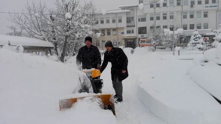 Община Кирково купи две мини роторни снегопочистващи машини
