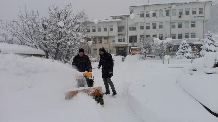 Община Кирково купи две мини роторни снегопочистващи машини