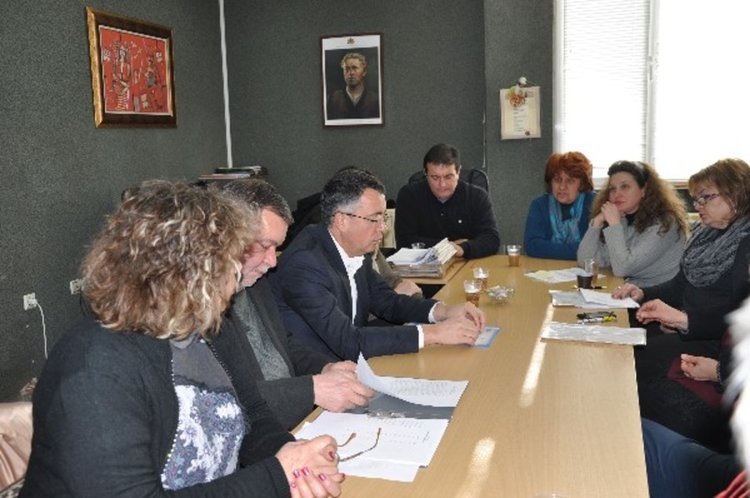 Общински училища ще търсят съдействие от МОН и МФ за погасяване на стари задължения за такса смет