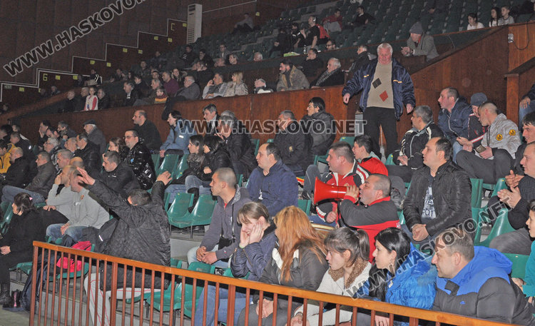 Баскетболистките на Хасково размазаха Нефтохимик с 40 точки преднина