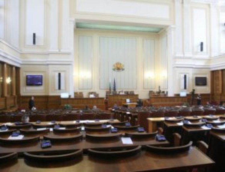 За две години в Народното събрание десет депутати не са казали и дума  