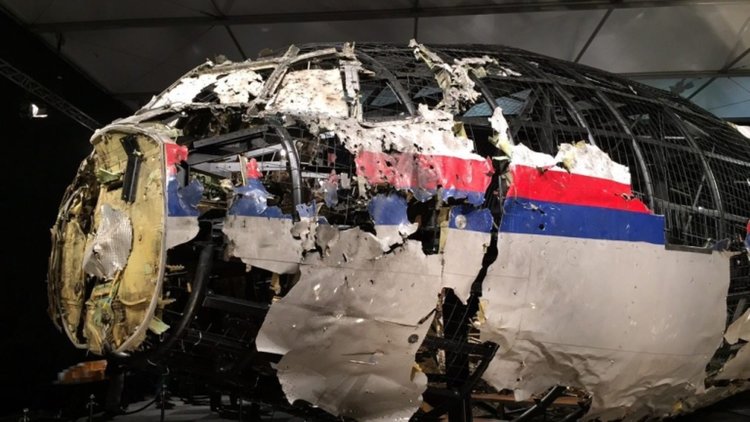 Роднини на жертви от полет MH17 искат да се поднови издирването на останки