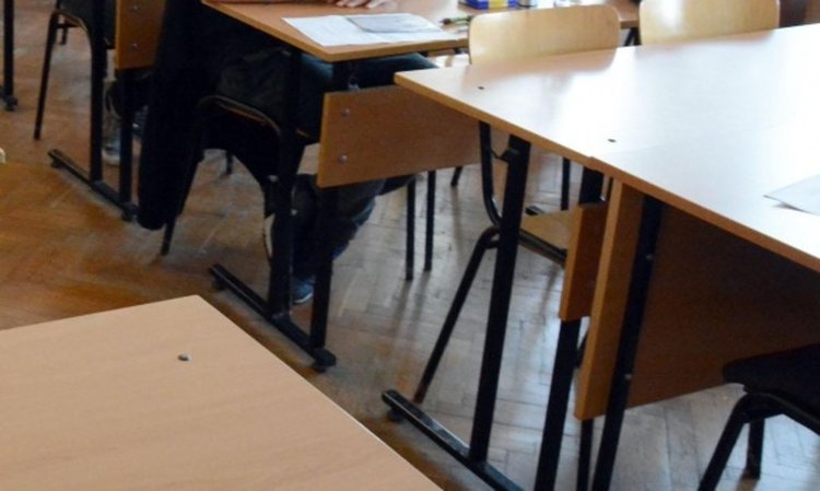 Ученици от Финансовата гимназия се оплакват на кмета от студ в класните стаи