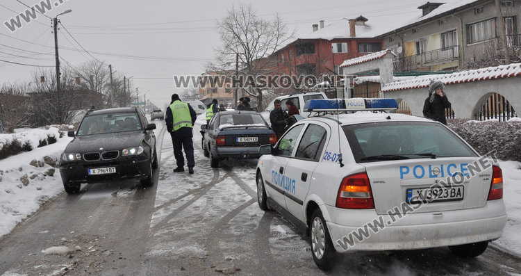 Опел се вряза челно в джип в Болярово